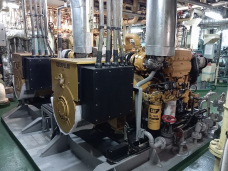 458-750-cargo_ship_%282%29