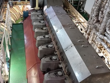 458-750-cargo_ship_%283%29